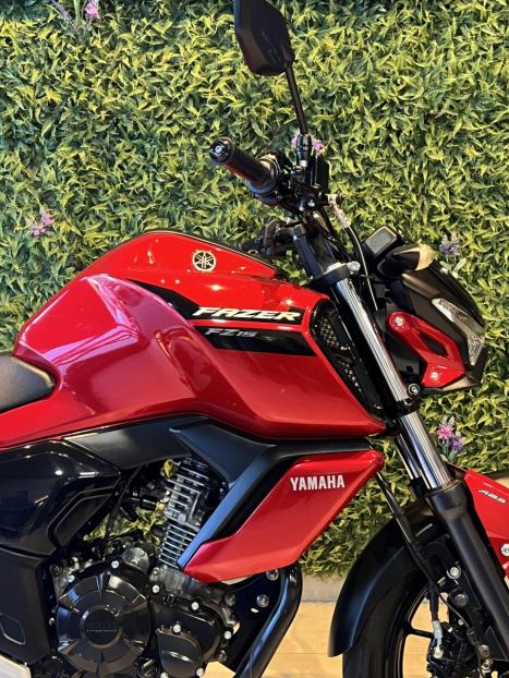 YAMAHA FZ 15 Fazer ABS, Foto 4