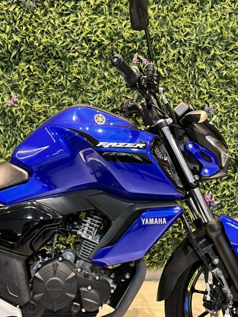 YAMAHA FZ 15 Fazer ABS, Foto 4