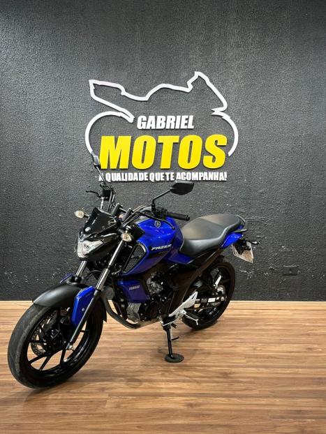 YAMAHA FZ 15 Fazer ABS, Foto 4