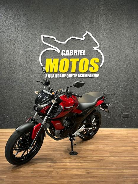 YAMAHA FZ 15 Fazer ABS, Foto 4