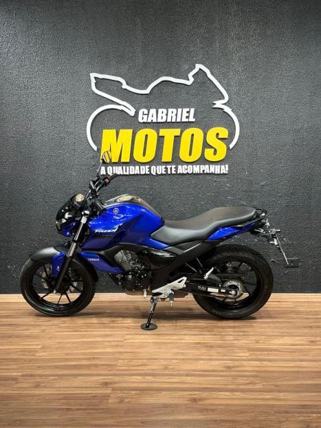 YAMAHA FZ 15 Fazer ABS, Foto 2