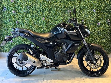 YAMAHA FZ 15 Fazer ABS, Foto 1