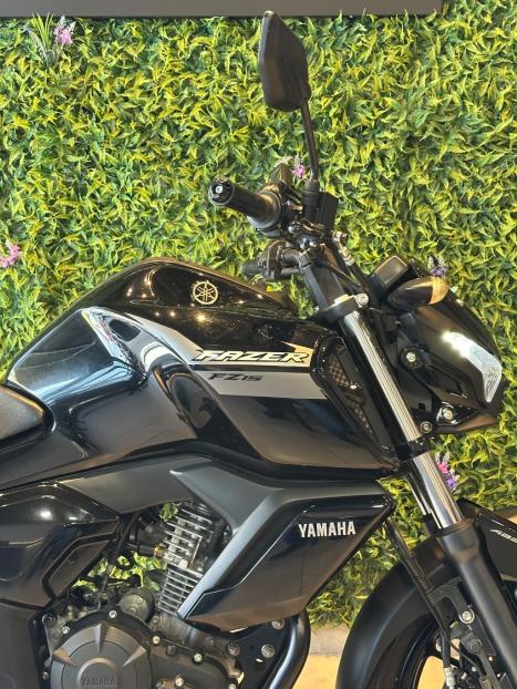 YAMAHA FZ 15 Fazer ABS, Foto 4