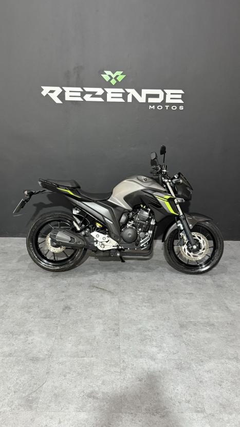 YAMAHA FZ 25 250 Fazer Flex , Foto 1