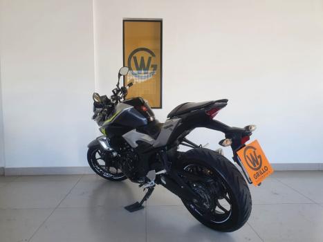 YAMAHA MT-03 300 , Foto 6
