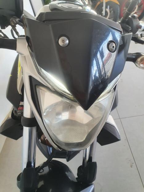 YAMAHA MT-03 300 , Foto 9