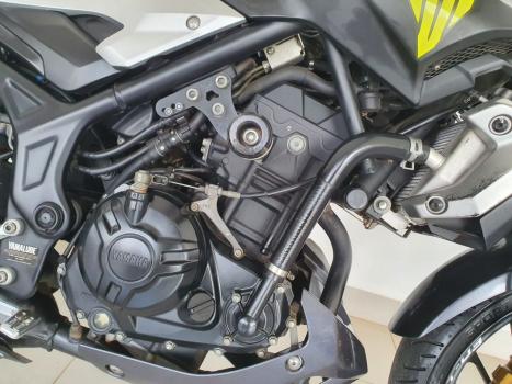 YAMAHA MT-03 300 , Foto 9