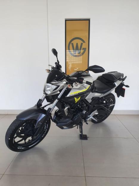 YAMAHA MT-03 300 , Foto 13