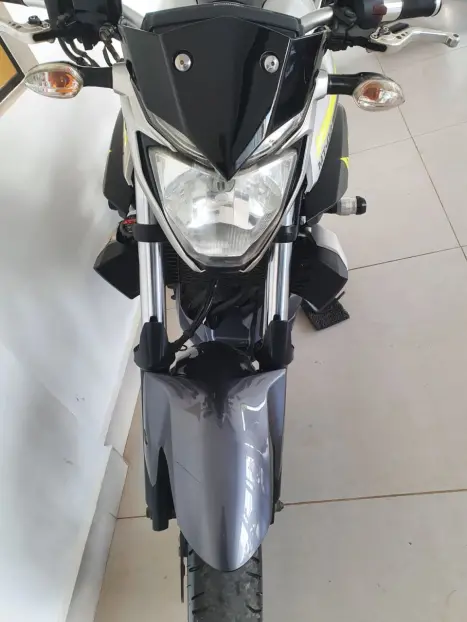 YAMAHA MT-03 300 , Foto 16