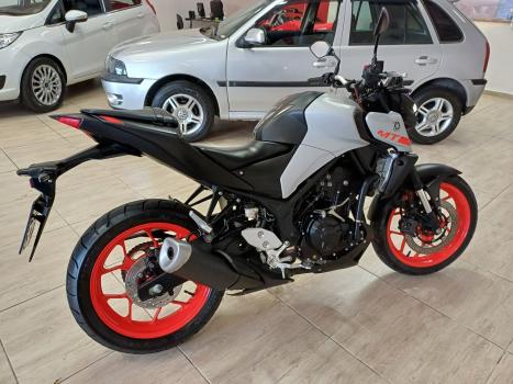 YAMAHA MT-03 300 ABS, Foto 4