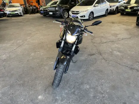 YAMAHA MT-03 300 ABS, Foto 2