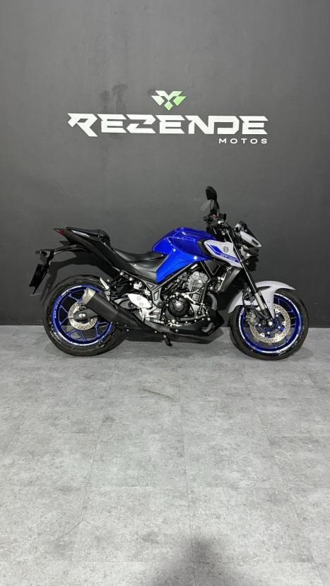 YAMAHA MT-03 300 ABS, Foto 1