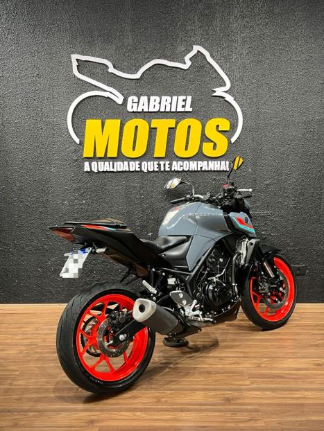 YAMAHA MT-03 300 ABS, Foto 6