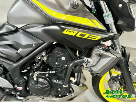 YAMAHA MT-03 300 ABS, Foto 4