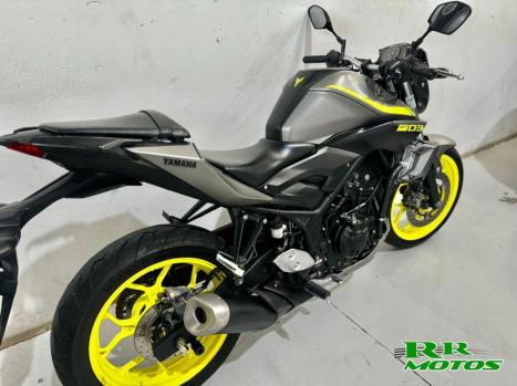 YAMAHA MT-03 300 ABS, Foto 6