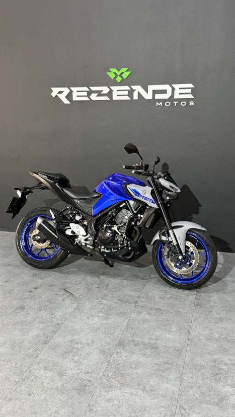 YAMAHA MT-03 300 ABS, Foto 2