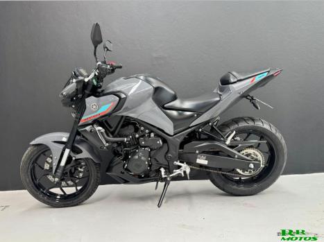 YAMAHA MT-03 300 ABS, Foto 3