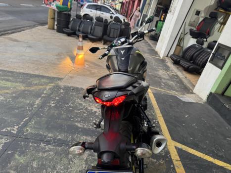 YAMAHA MT-03 300 ABS, Foto 3