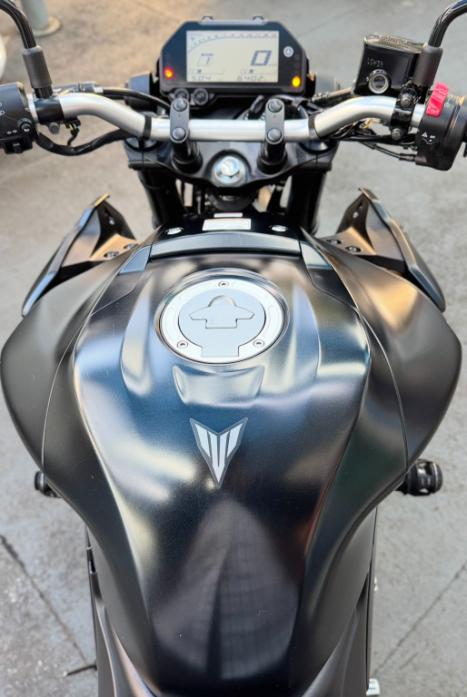 YAMAHA MT-03 300 ABS, Foto 6