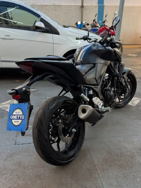 YAMAHA MT-03 300 ABS, Foto 13