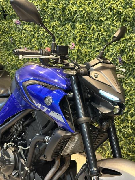 YAMAHA MT-03 300 ABS, Foto 5