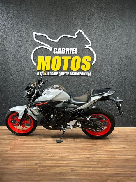 YAMAHA MT-03 300 ABS, Foto 2