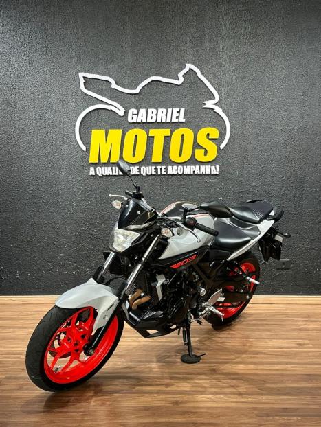 YAMAHA MT-03 300 ABS, Foto 4