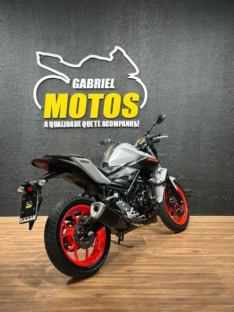YAMAHA MT-03 300 ABS, Foto 6