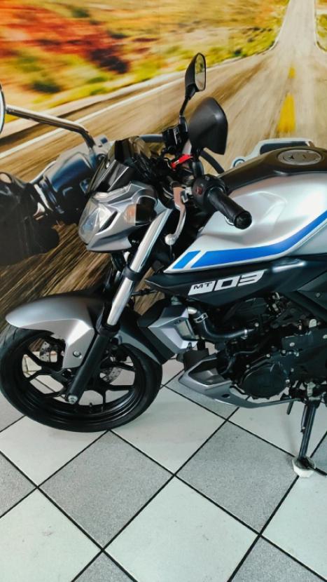 YAMAHA MT-03 300 ABS, Foto 2