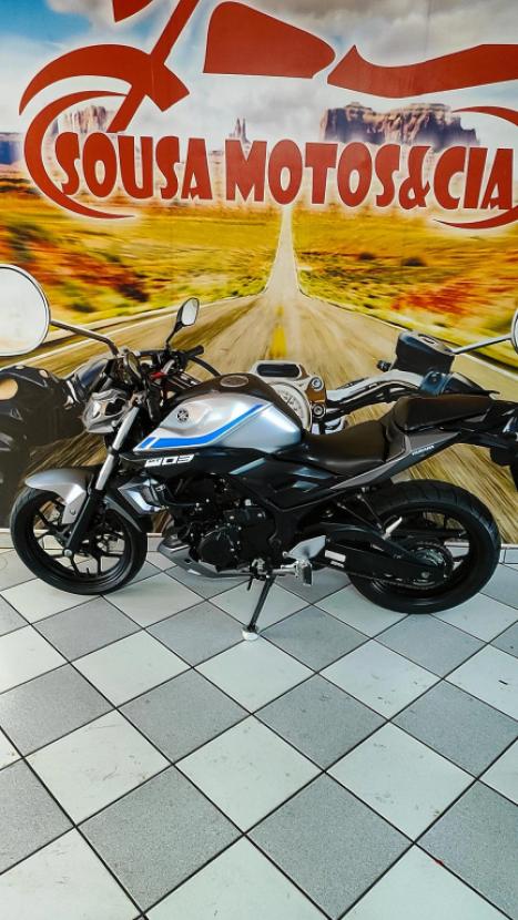 YAMAHA MT-03 300 ABS, Foto 1