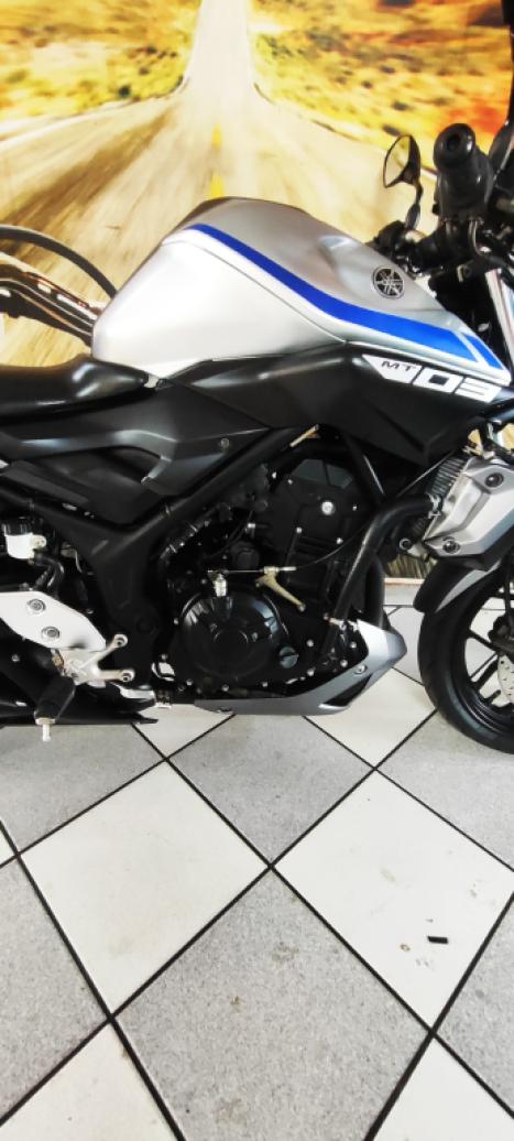 YAMAHA MT-03 300 ABS, Foto 10