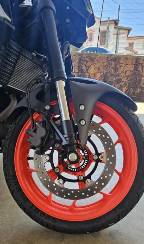 YAMAHA MT-03 300 ABS, Foto 3