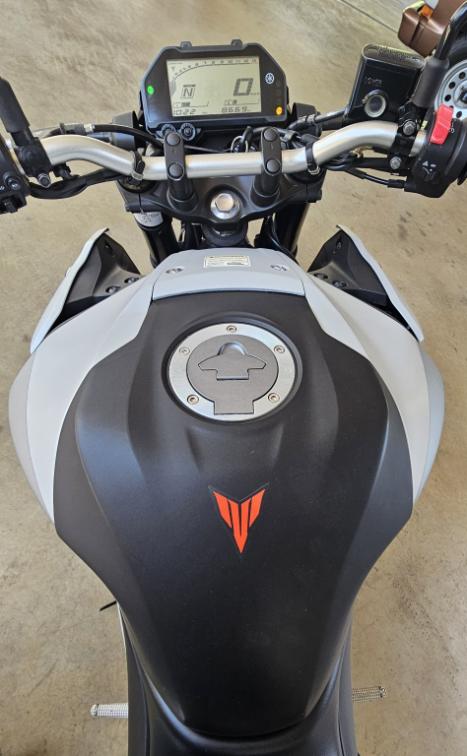 YAMAHA MT-03 300 ABS, Foto 6