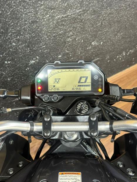 YAMAHA MT-03 300 ABS, Foto 7