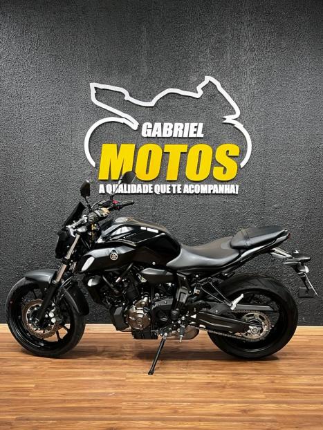 YAMAHA MT-07 700 ABS, Foto 2