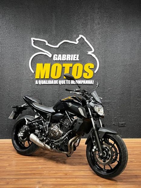 YAMAHA MT-07 700 ABS, Foto 3