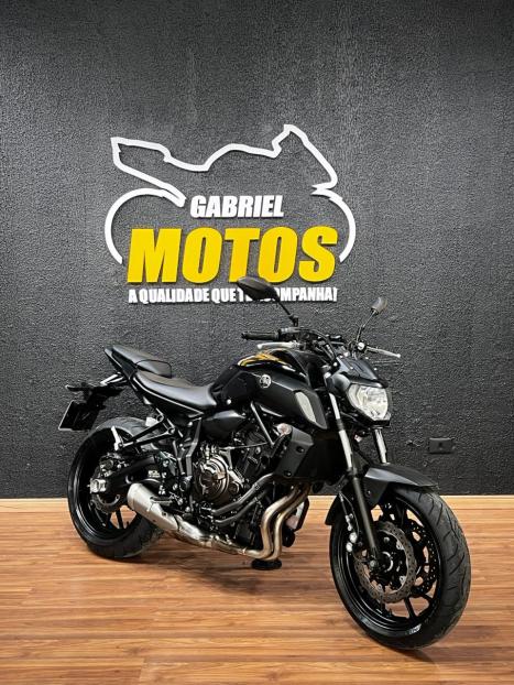 YAMAHA MT-07 700 ABS, Foto 3