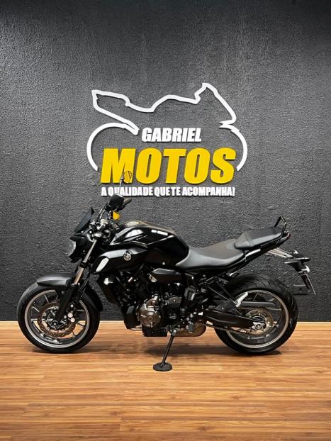 YAMAHA MT-07 700 ABS, Foto 2