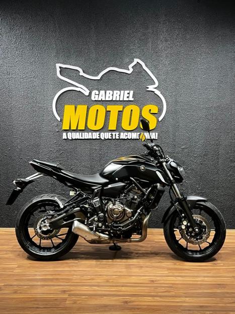 YAMAHA MT-07 700 ABS, Foto 1