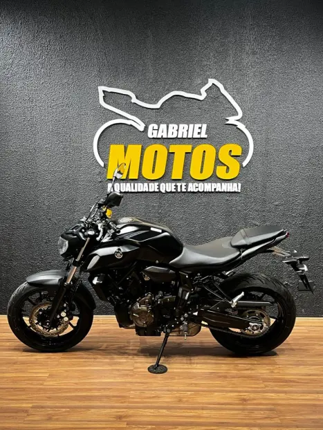 YAMAHA MT-07 700 ABS, Foto 2