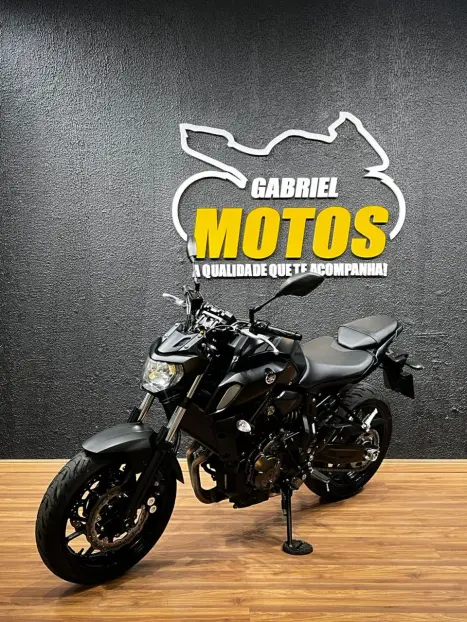 YAMAHA MT-07 700 ABS, Foto 4