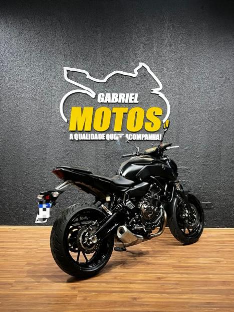 YAMAHA MT-07 700 ABS, Foto 6