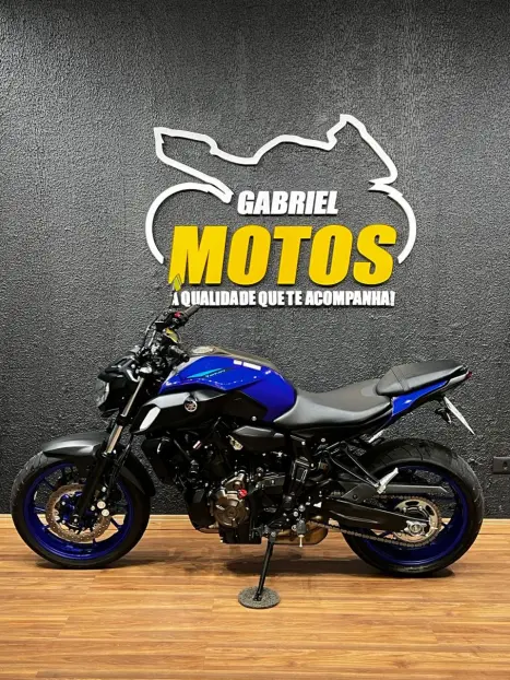 YAMAHA MT-07 700 ABS, Foto 2