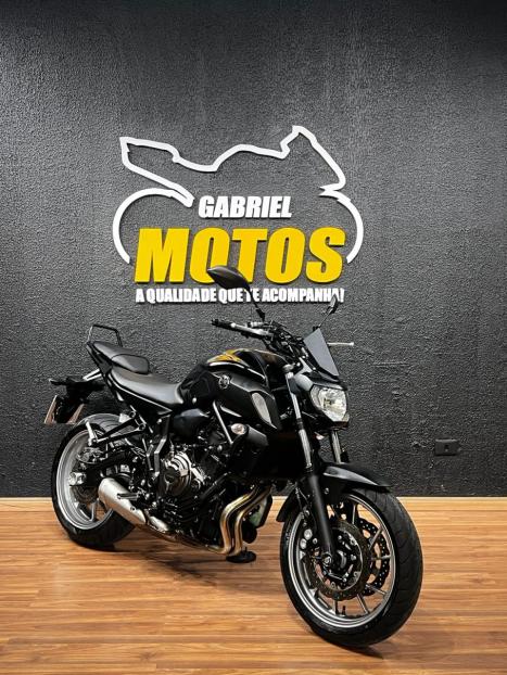 YAMAHA MT-07 700 ABS, Foto 3