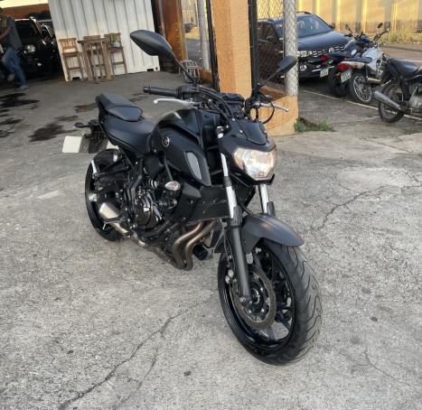 YAMAHA MT-07 700 ABS, Foto 3