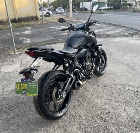 YAMAHA MT-07 700 ABS, Foto 4