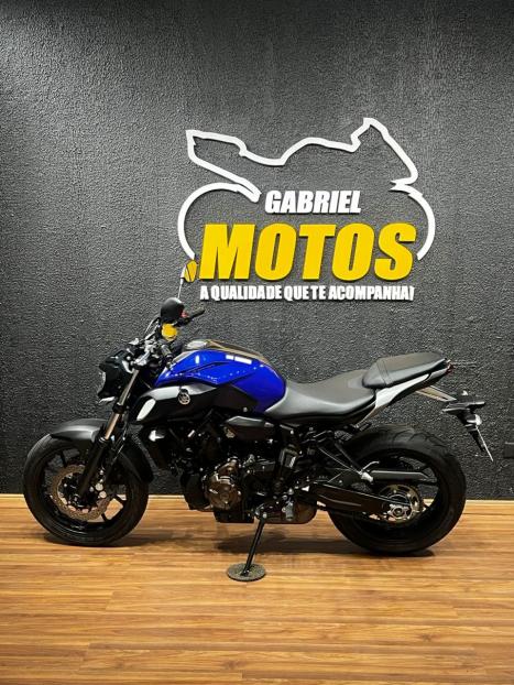 YAMAHA MT-07 700 ABS, Foto 2