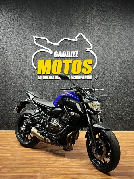 YAMAHA MT-07 700 ABS, Foto 3