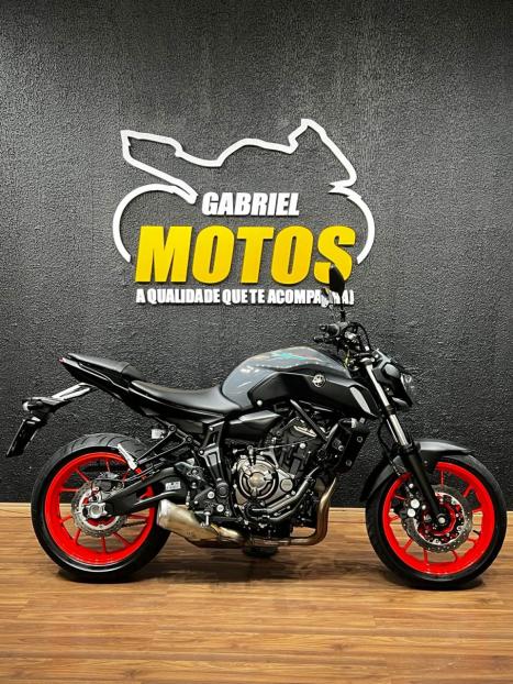 YAMAHA MT-07 700 ABS, Foto 1