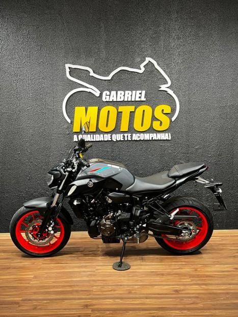 YAMAHA MT-07 700 ABS, Foto 2